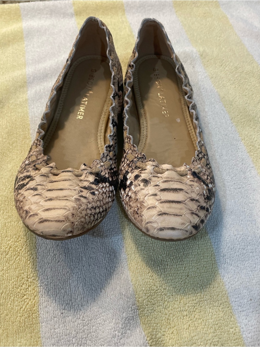 Gibson & Latimer Sage Snake Print Scalloped Ballerina Flats - size 8